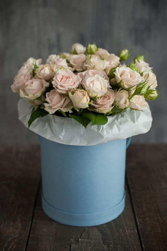 корпоративная коробка с розами для офиса в Таганроге