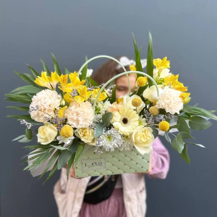 Сумочка с розами "Эпиа" в Таганроге