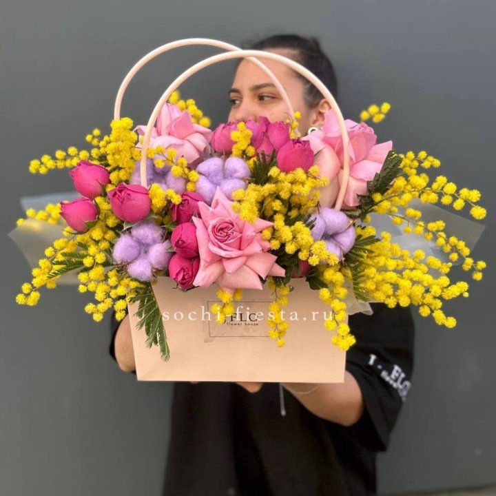 Сумочка мимозы и роз "Примавера" в Таганроге