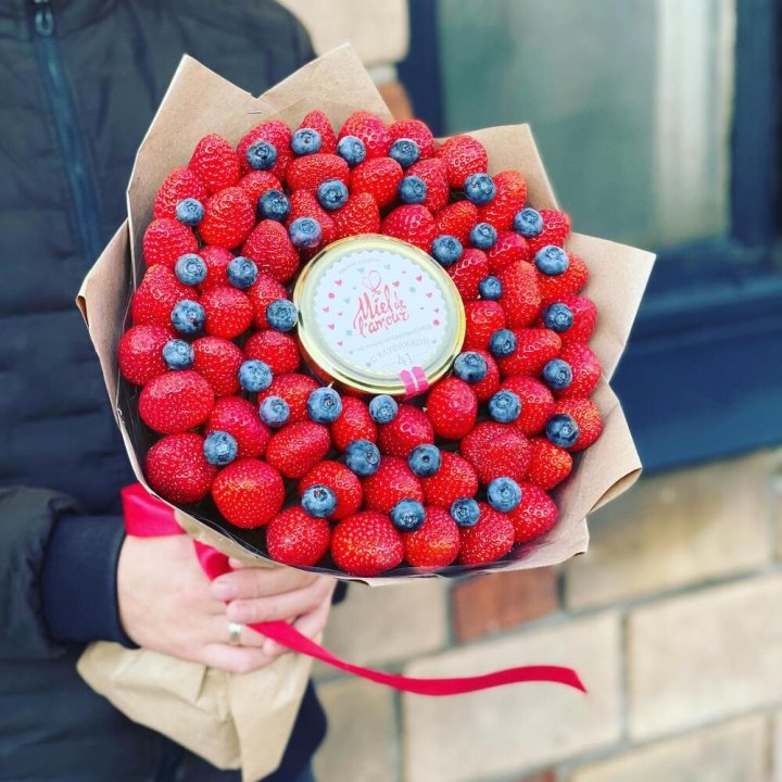 "Клубника и мёд" в Таганроге