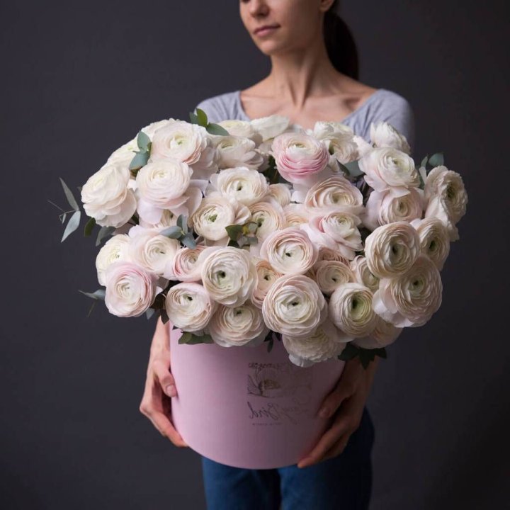 Бокс с ранункулюсами в Таганроге