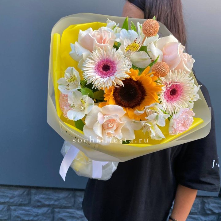 Букет с подсолнухом "Елоу" в Таганроге