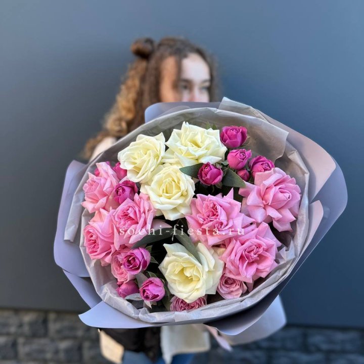 Букет французских и пионовидных роз в Таганроге