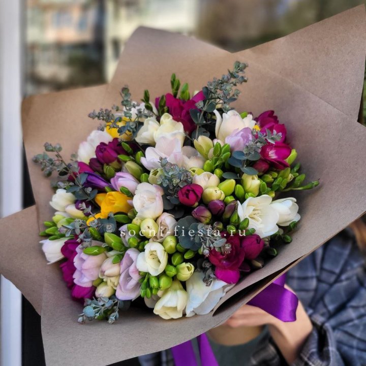 Букет фрезий "Радуга" в Таганроге