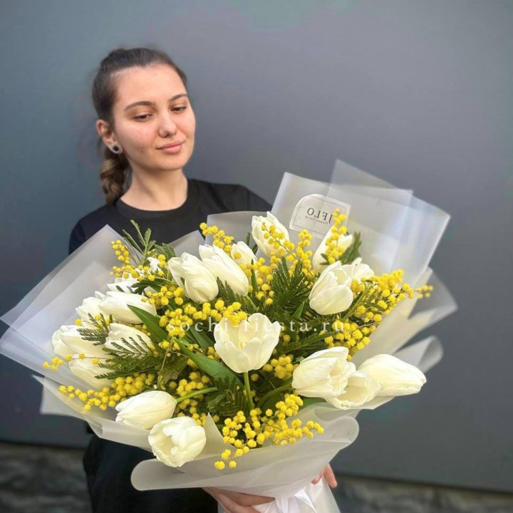 Букет тюльпанов и мимозы в Таганроге