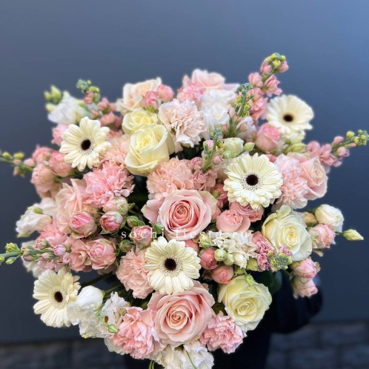 Авторский букет "Нежный" в Таганроге