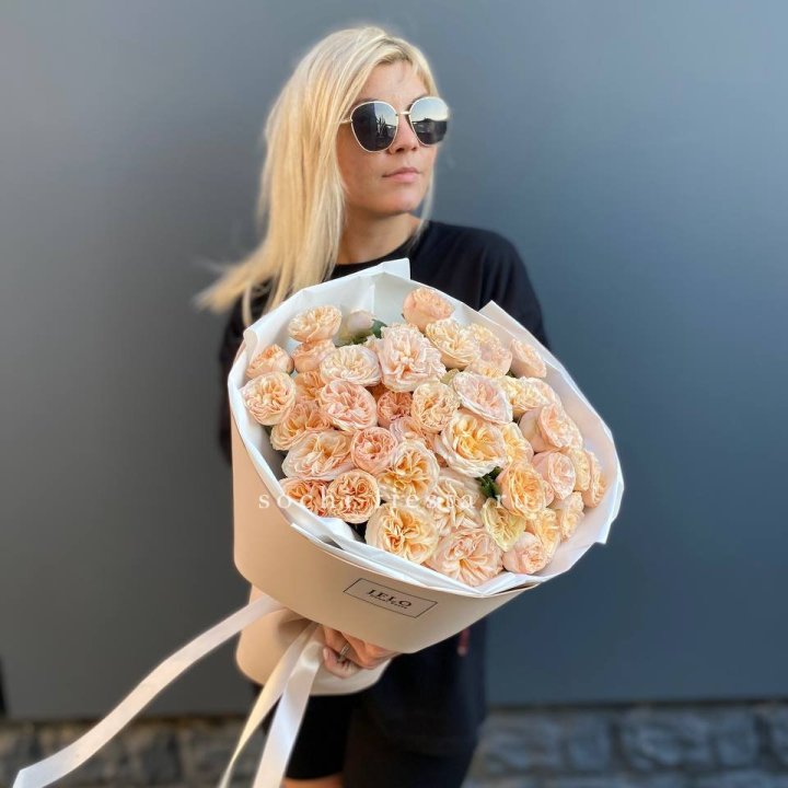 15 пионовидных роз №2 в Таганроге