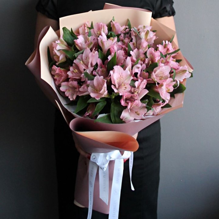Букет розовых альстромерий в Таганроге