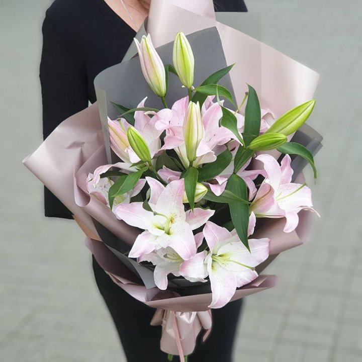 Букет розовых лилий в Таганроге