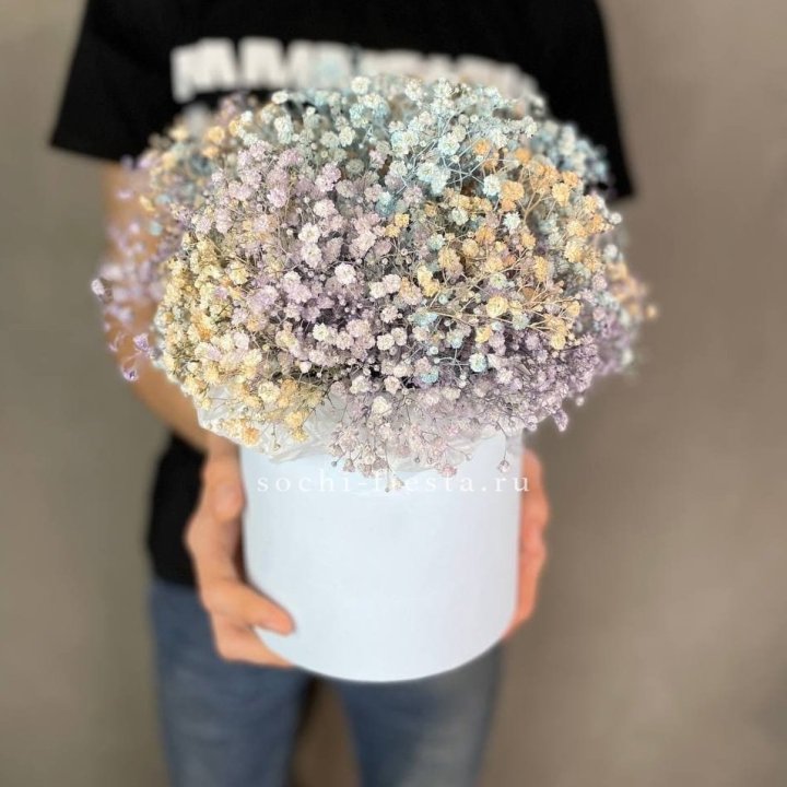 9 Радужных гипсофил в шляпной коробке в Таганроге