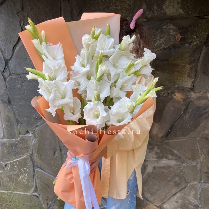 Букет белых гладиолусов  в Таганроге