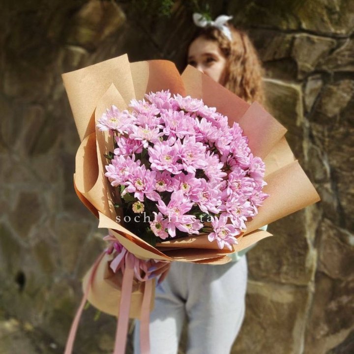 Букет хризантем в крафте в Таганроге