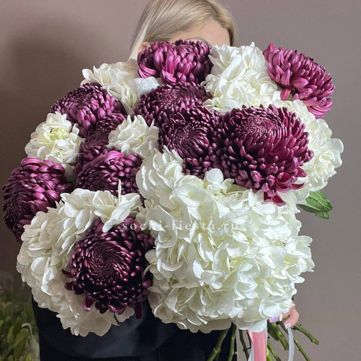 Охапка Бигуди и гортензий в Таганроге