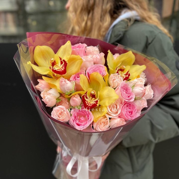  Букет орхидей и роз Есенья в Таганроге