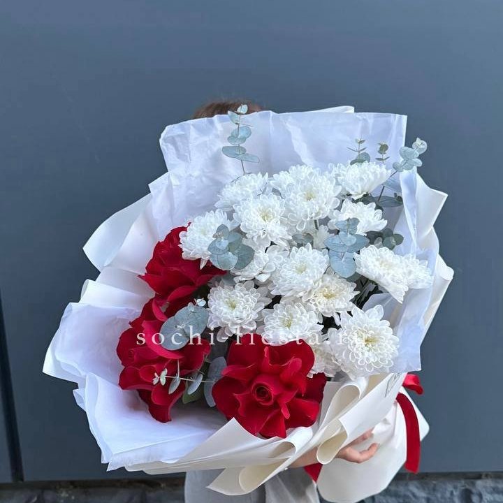 Дуо розы и хризантемы в Таганроге