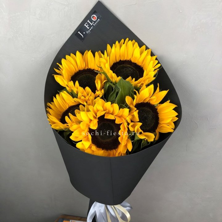 Букет из 5  подсолнухов в Таганроге