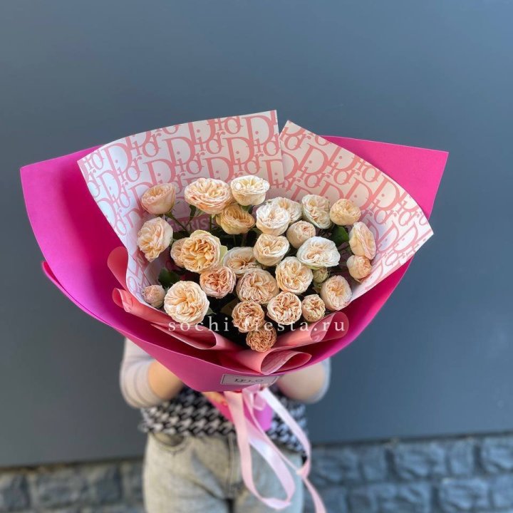 9 пионовидных роз в Таганроге