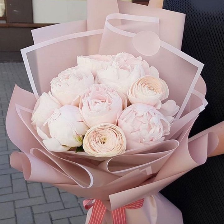 Пионы и ранункулюсы в Таганроге