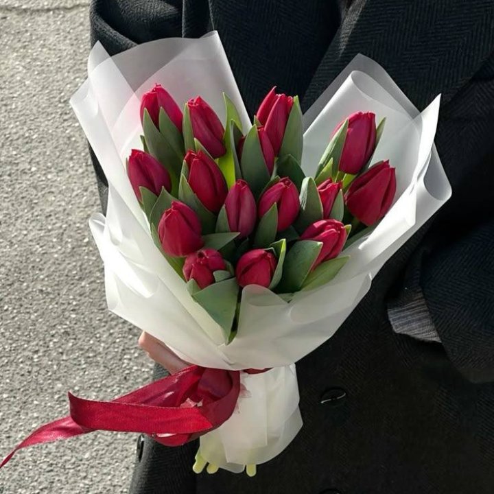 15 красных тюльпанов в Таганроге