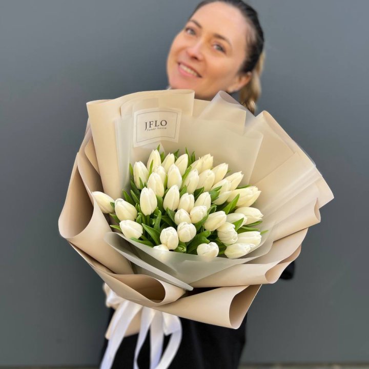 35 белых тюльпанов в Таганроге