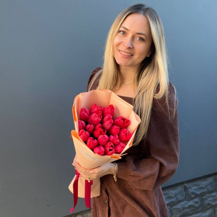  19 красных тюльпанов в Таганроге