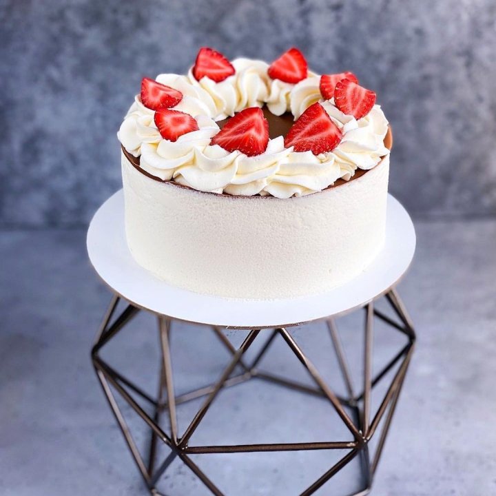 Торт "Клубника со сливками" в Таганроге