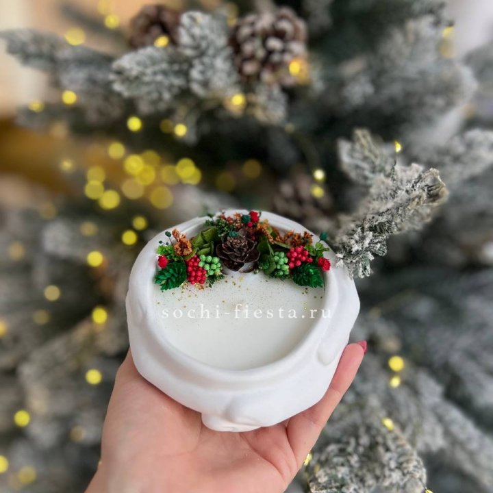 Свеча ароматическая в гипсе Руки с шишкой в Таганроге