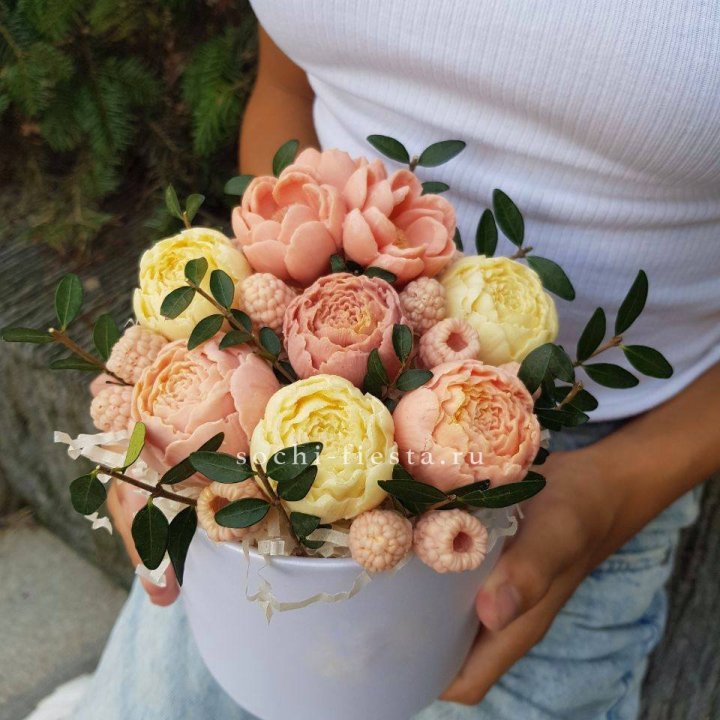 Шоколадный букет с ягодами в Таганроге