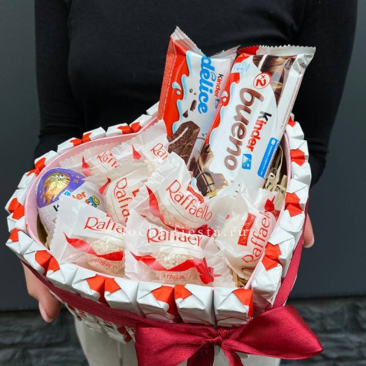 Подарочный набор сердце с Киндерами и Рафаэлло в Таганроге