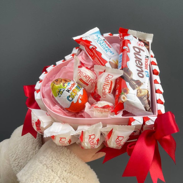 Бокс киндерами и раффаэлло в Таганроге