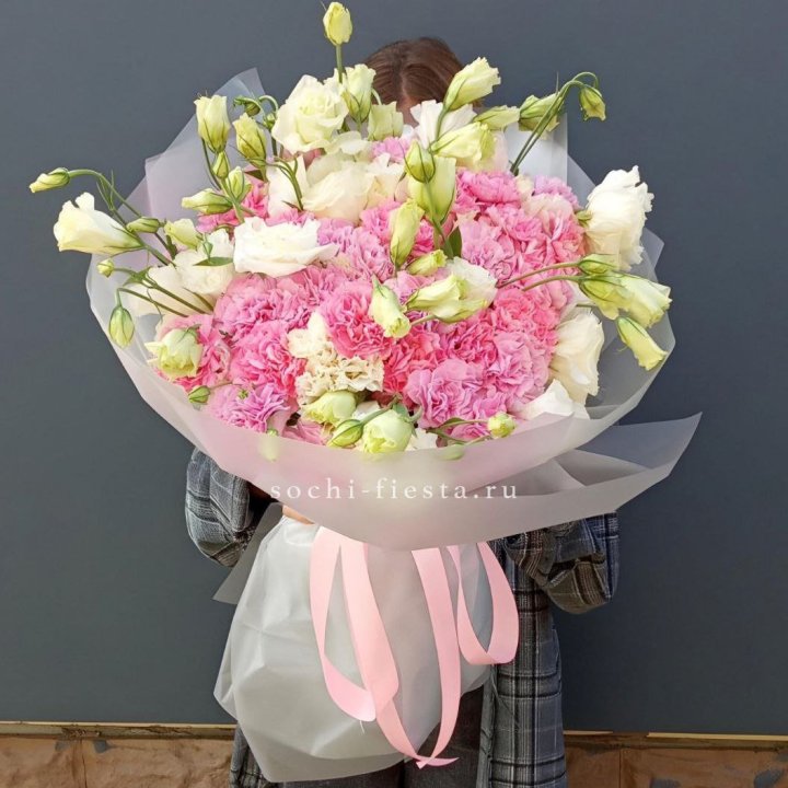 Букет из эустом и диантусов  в Таганроге