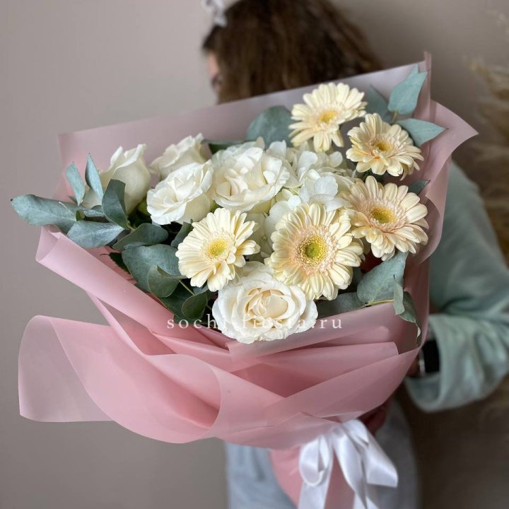 Букет роз, гортензии, гербер  в Таганроге