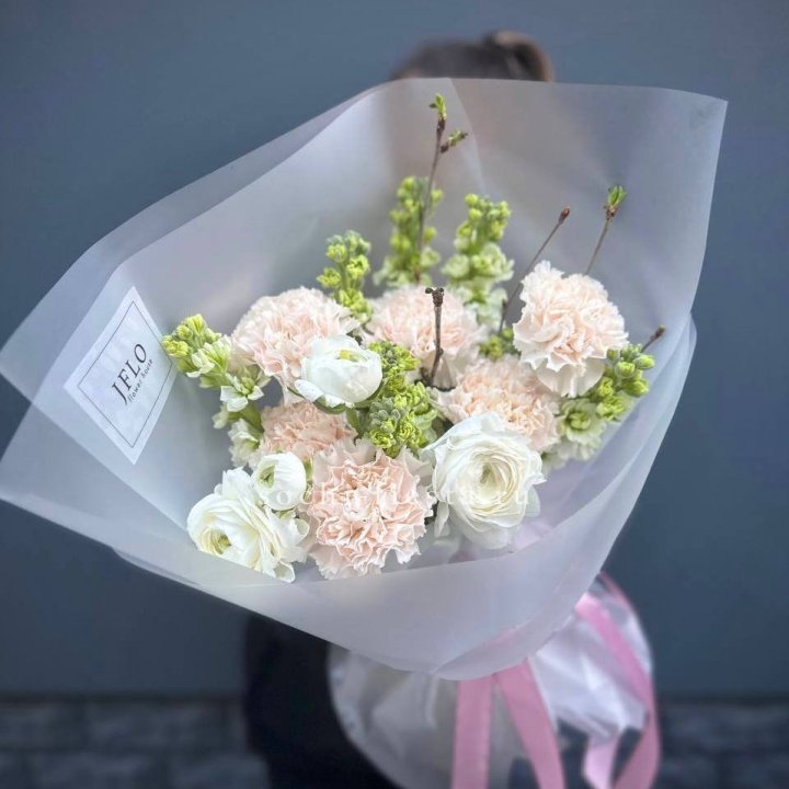 Букет маттиолы и ранункулюсов  в Таганроге