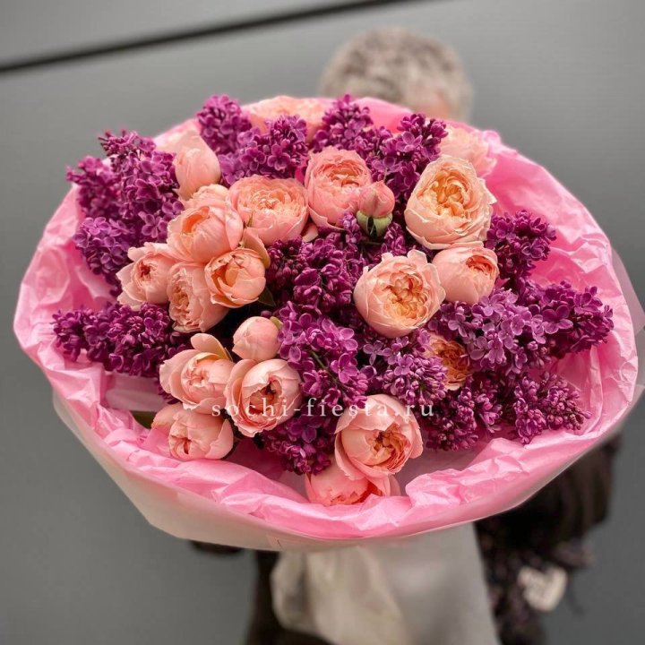  Дуо букет из кустовых роз и сирени в Таганроге