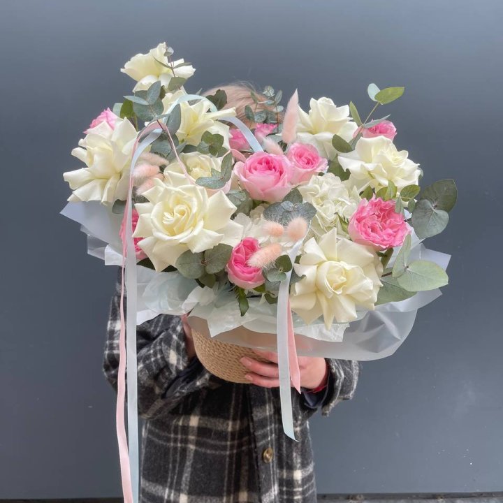 Кашпо с розами в Таганроге