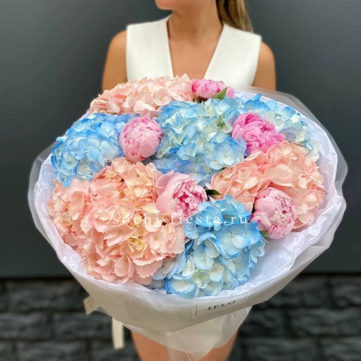 Дуобукет гортензии с пионами  в Таганроге
