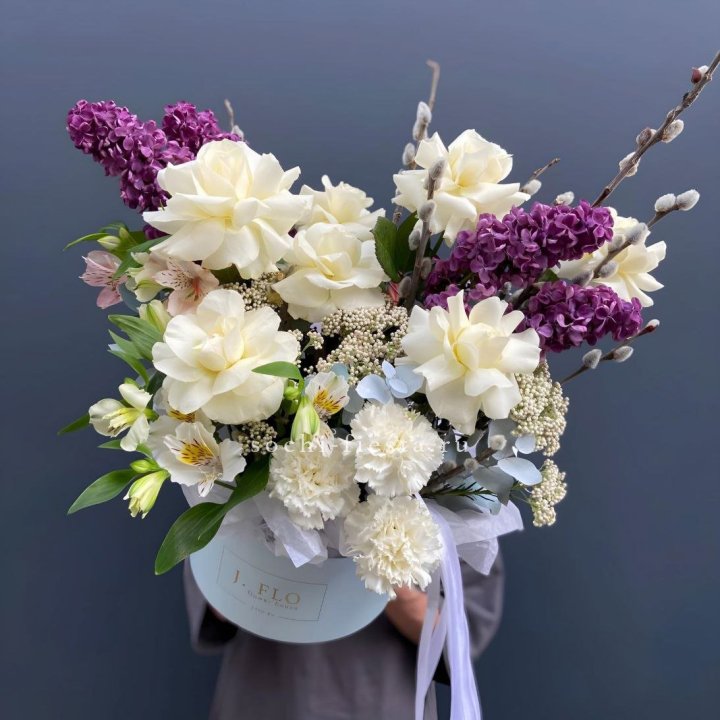 Цветочный бокс Французских роз и Сирени в Таганроге