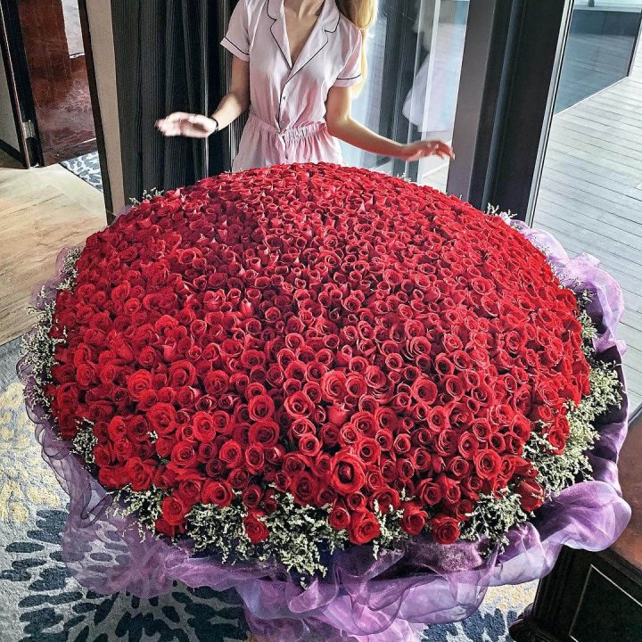 1001 роза в Таганроге