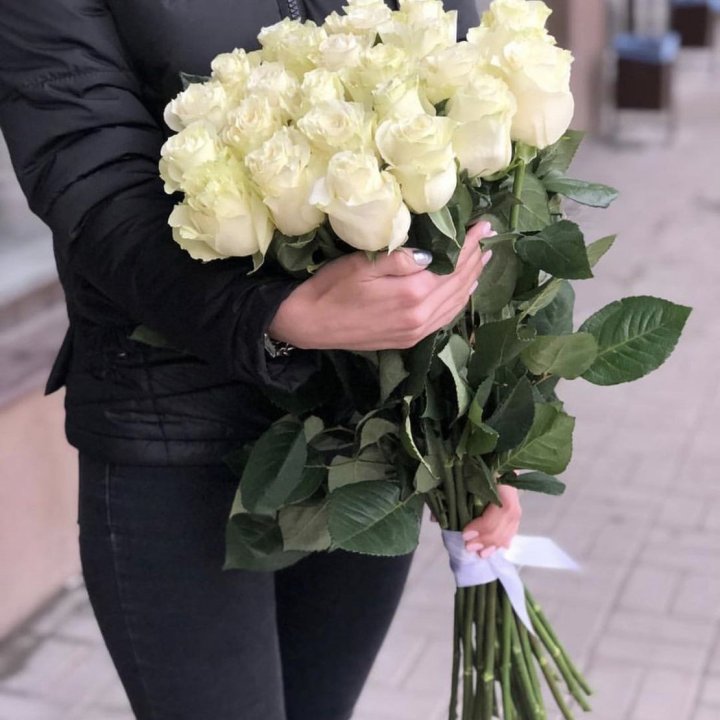 Голландские розы белые в Таганроге