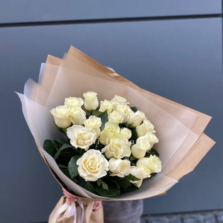  Букет  высоких белых роз   в Таганроге