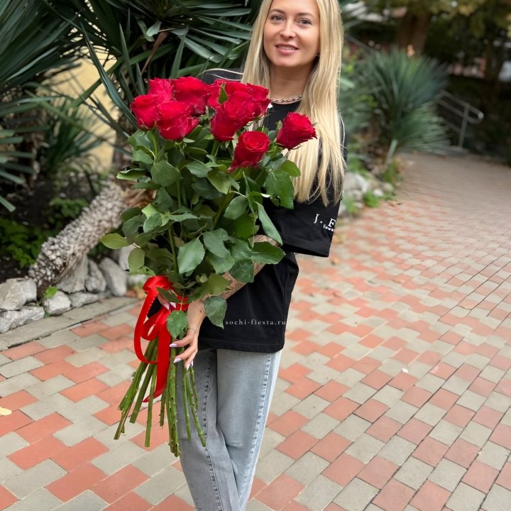 15 высоких красных роз в Таганроге