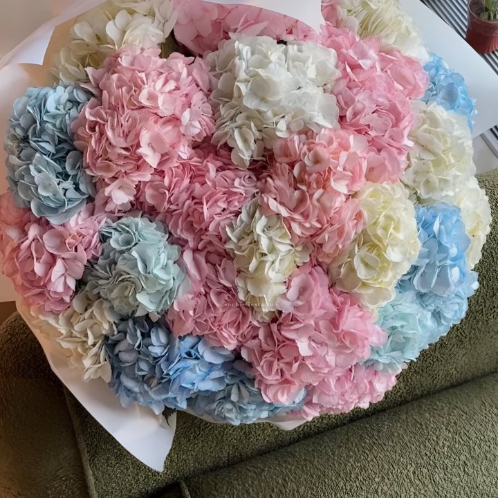 Букет гортензий микс в Таганроге