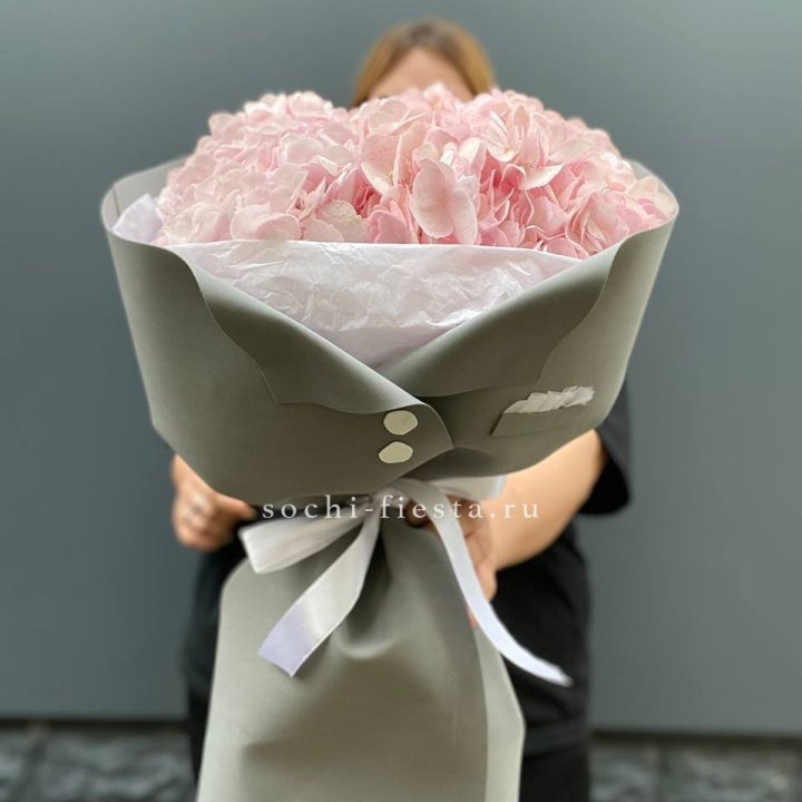  Букет  пиджачок из 5 гортензий в Таганроге