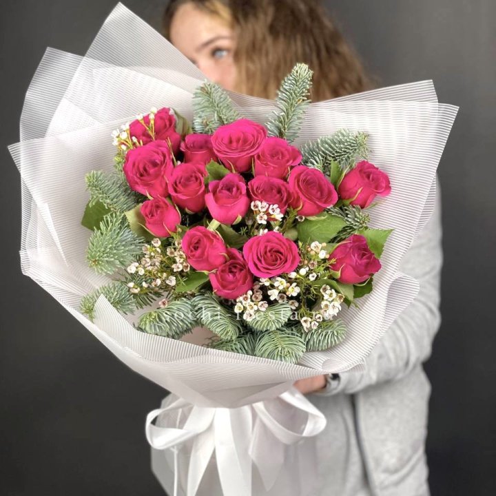 Новогодний букет Елки и Розы в Таганроге