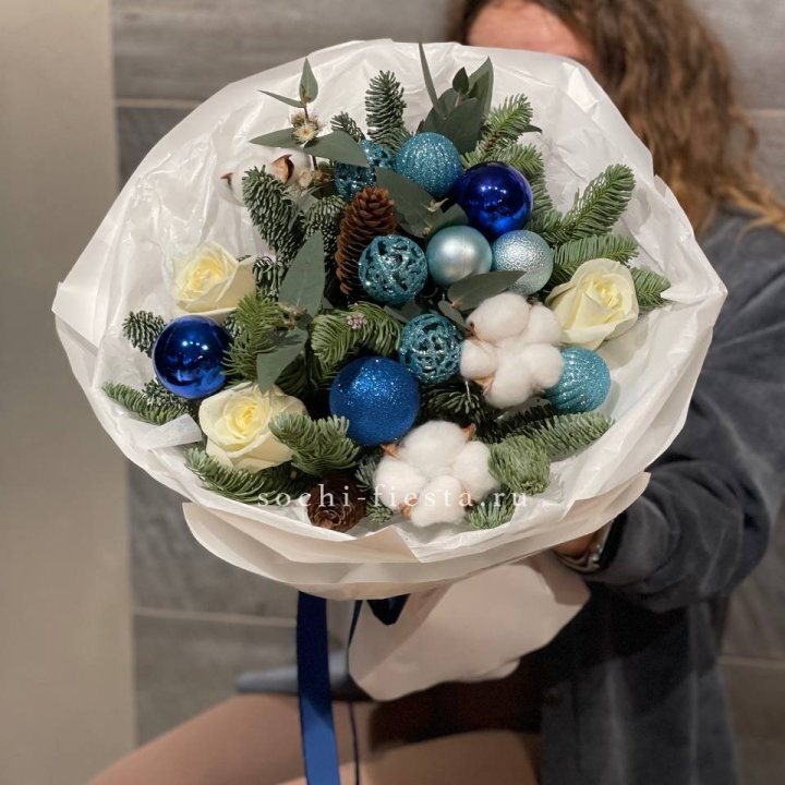 Новогодний букет "Синий иней" в Таганроге