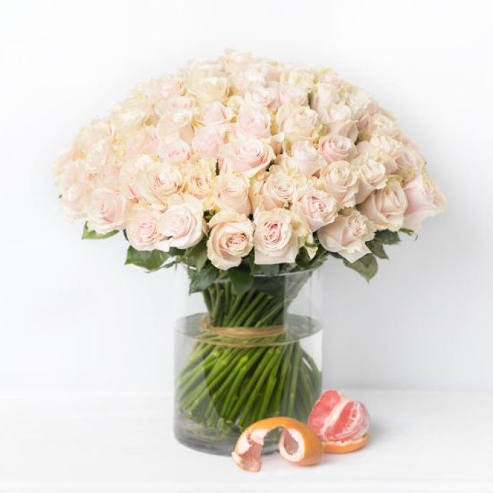 101 кремовая роза в Таганроге