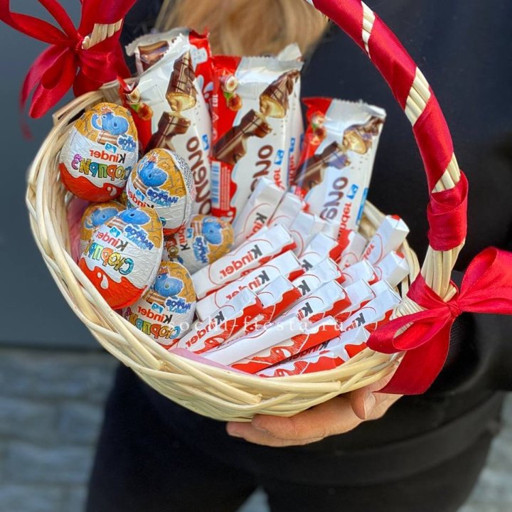 Корзина с киндерами  в Таганроге