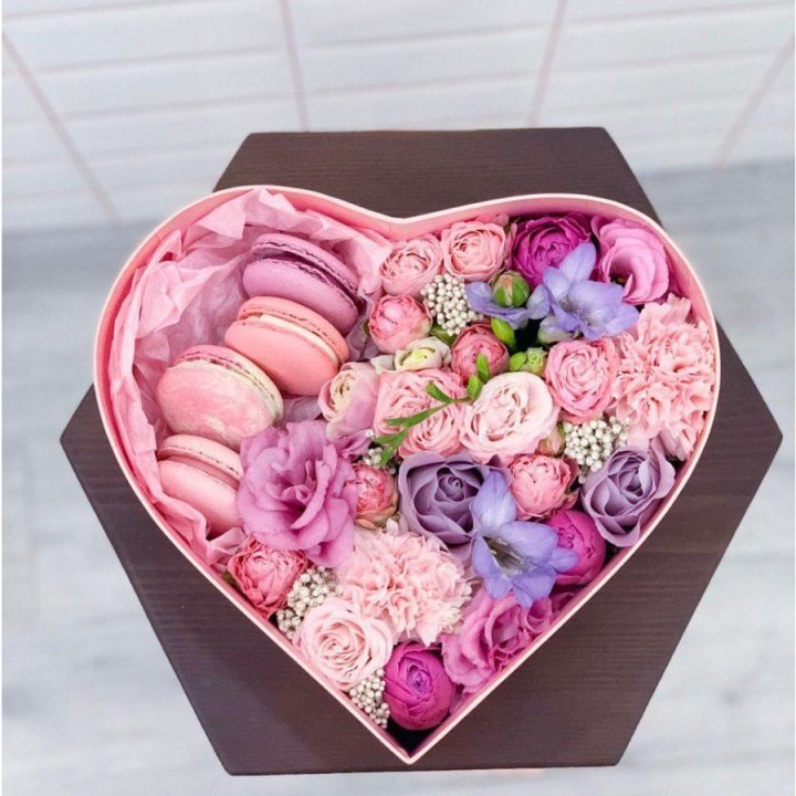 Бокс-сердце с макаронс  в Таганроге