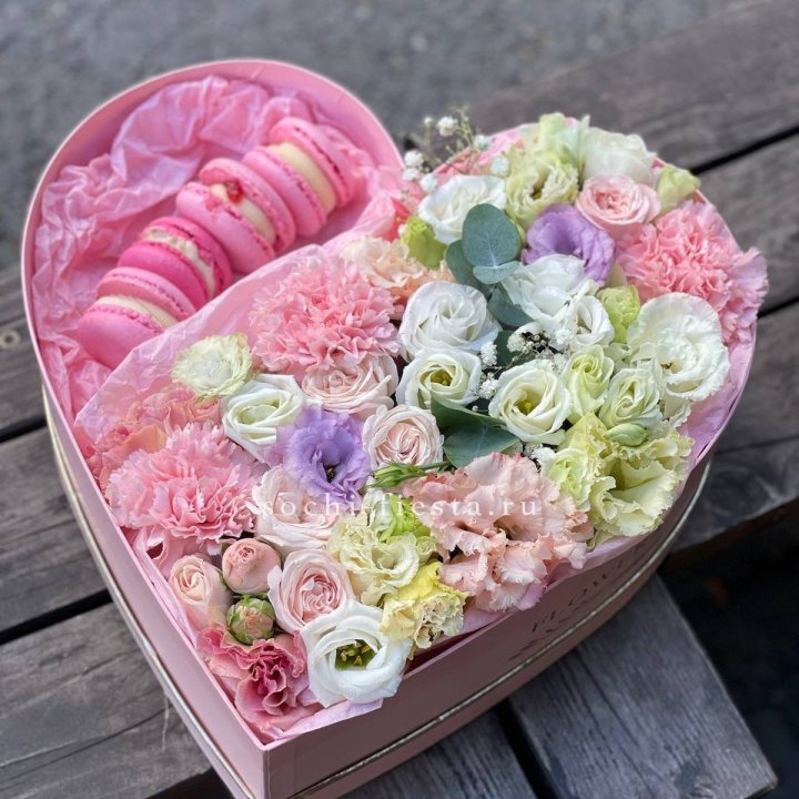 Бокс-сердце с макарон "Пинк" в Таганроге