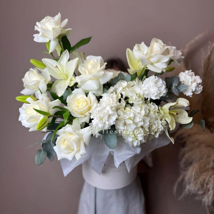 Цветочный бокс "Вайт дримс" в Таганроге